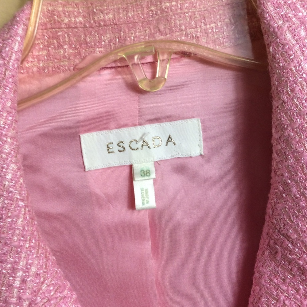Escada vintage pink tweed skirt suit. Size 38. (6-8) - Picture 4 of 9